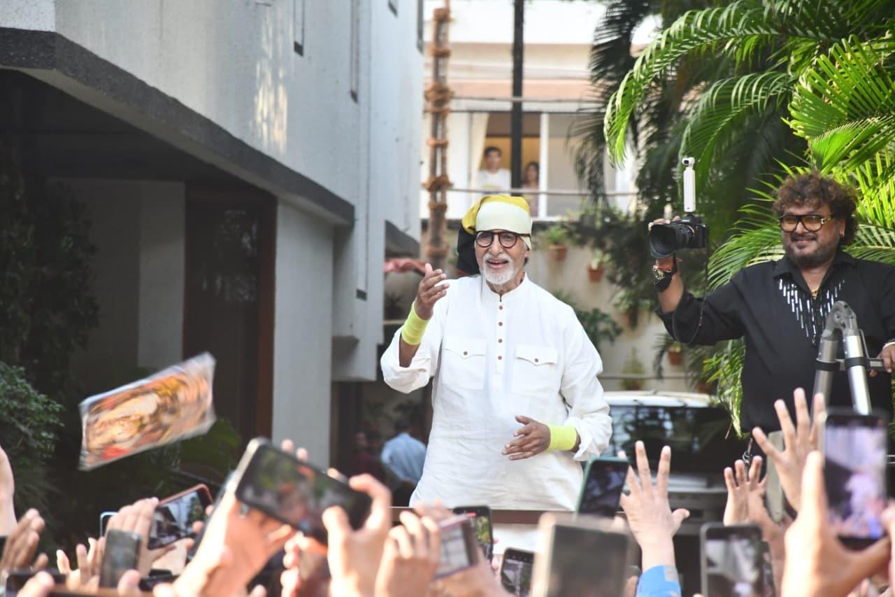 Amitabh Bachchan delighted fans during his weekly Sunday Darshan outside his residence. The megastar appeared in a traditional white kurta-pyjama set.